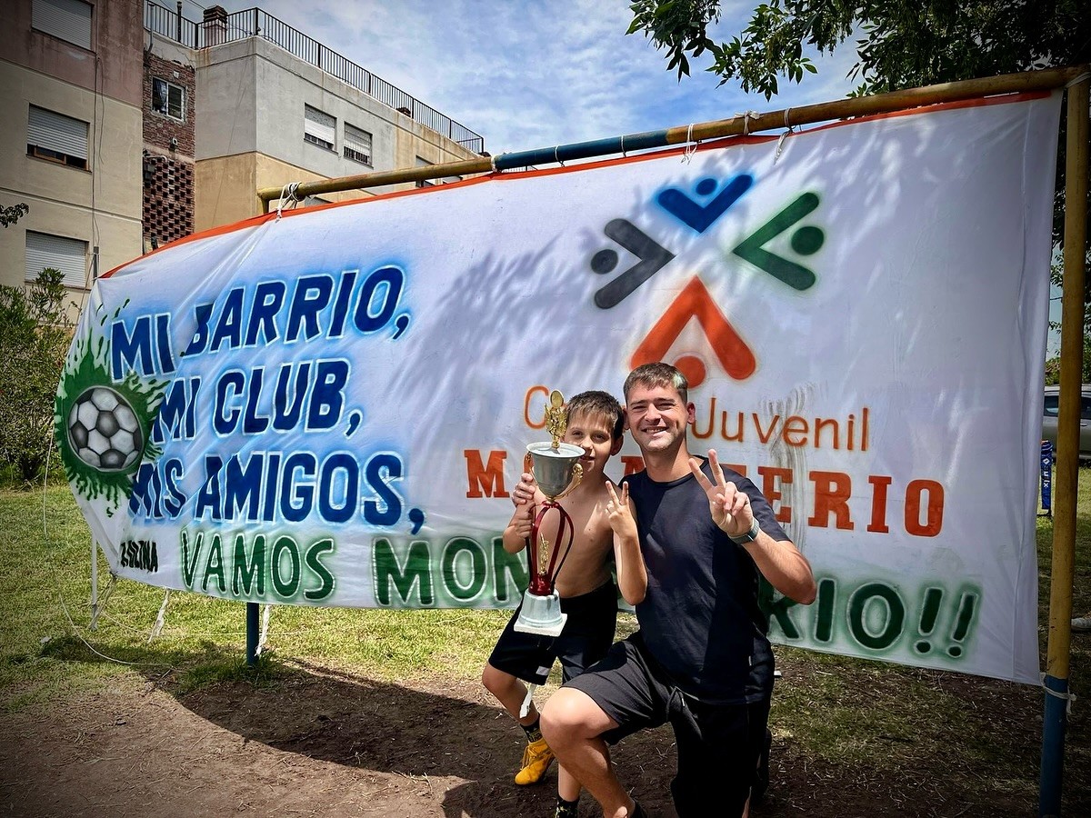 Gastón Castagneto estuvo en el Barrio Monasterio