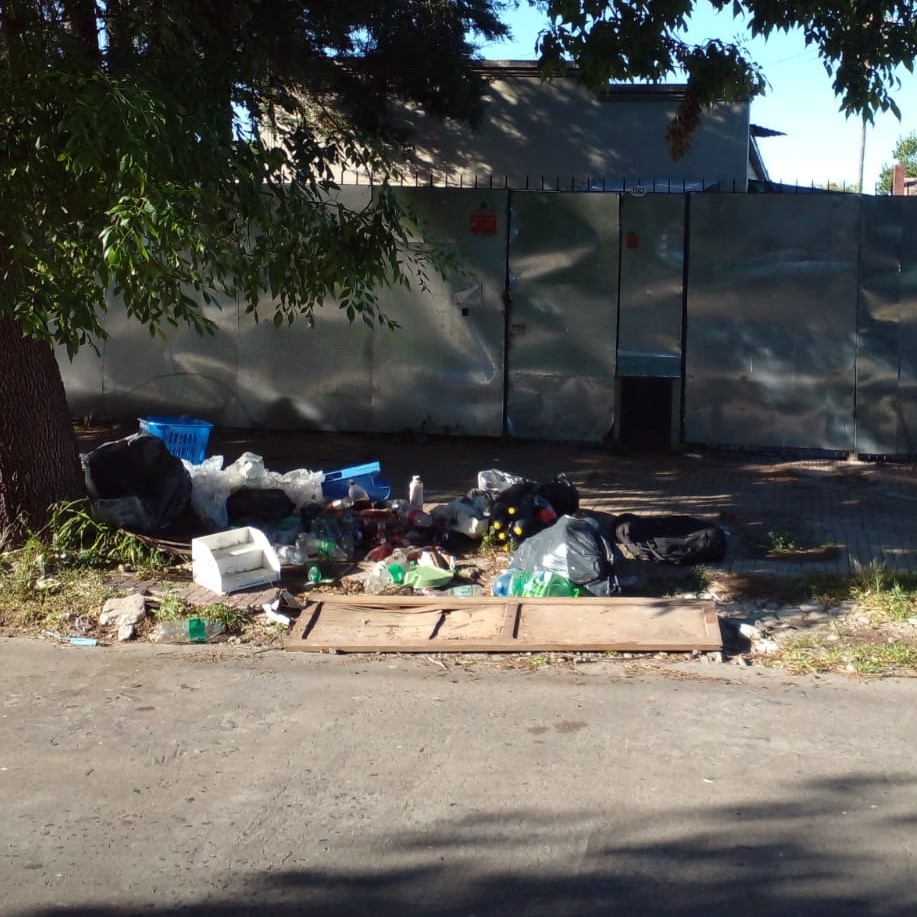 Se instala el tema de la basura que sacan comerciantes a cualquier hora