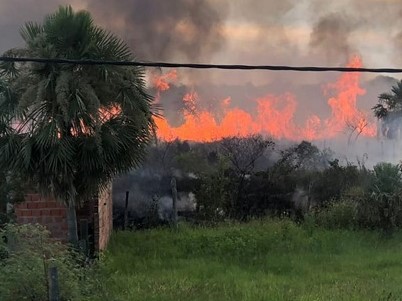 Vecinos de Villa Elvira en alerta ante la quema de pasto y el temor del intrusaje en terrenos