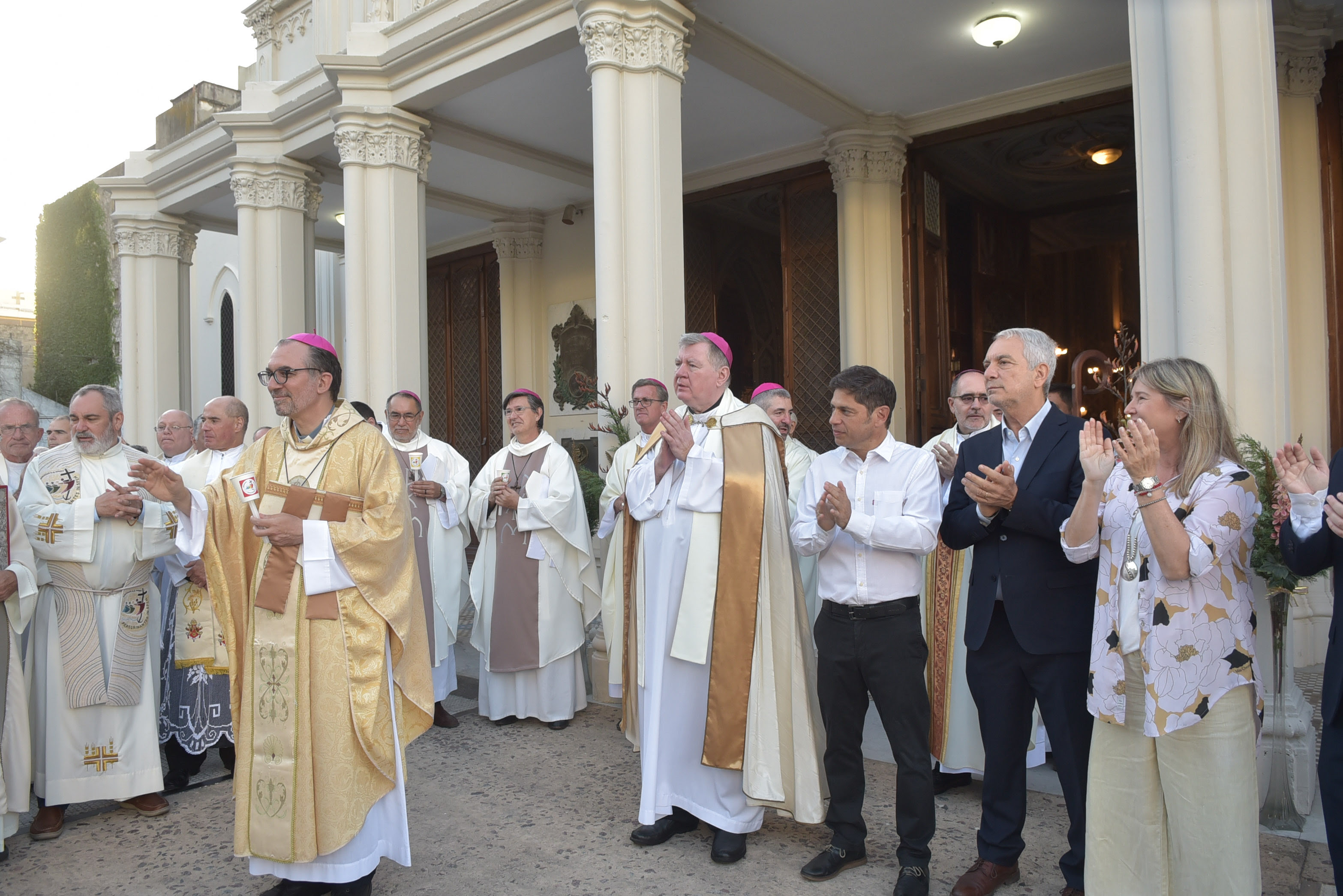 Alak y Kicillof participaron de la asunción de monseñor Gustavo Carrara como nuevo arzobispo de La Plata