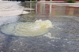 Los desbordes cloacales preocupan a vecinos que viven en la avenida Circunvalación