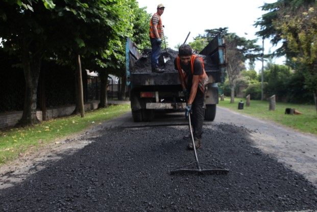 Durante los últimos días la Municipalidad salió a tapar pozos en la ciudad