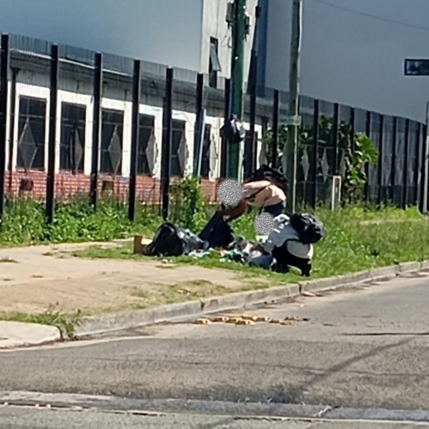 La motosierra no llegó a la casta sino a los más pobres: Cada vez más gente revolviendo la basura