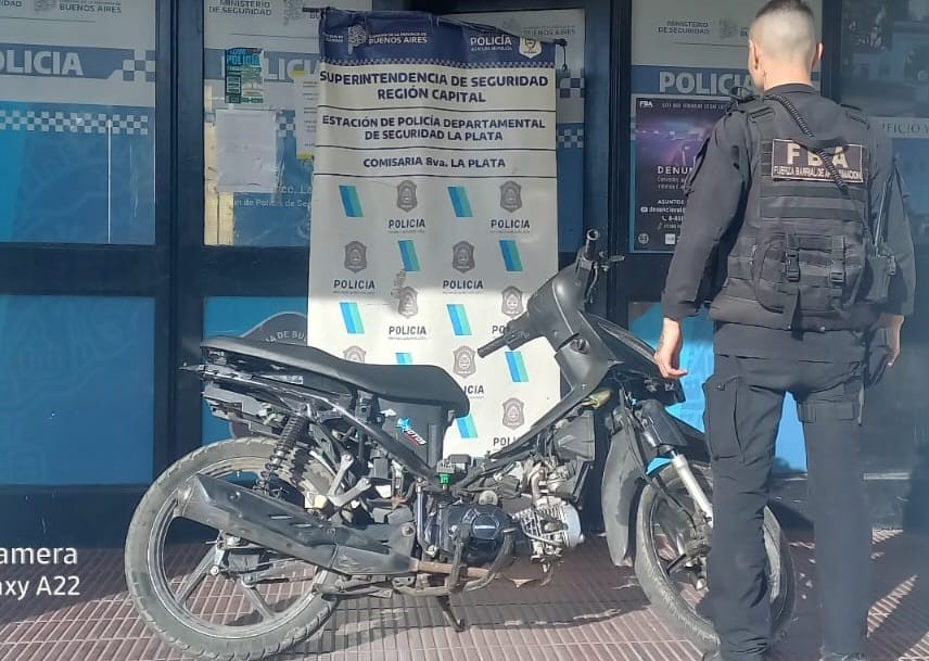 12bis 78 y 79: Quiso escapar en una moto que tenía pedido de secuestro