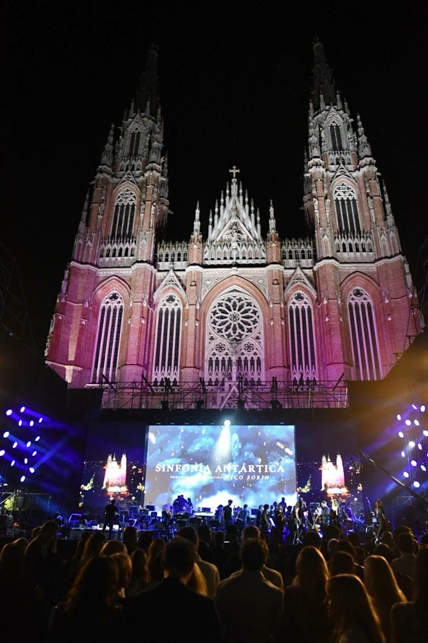 Alak y Kicillof inauguraron la nueva iluminación y sonido de la Catedral de La Plata