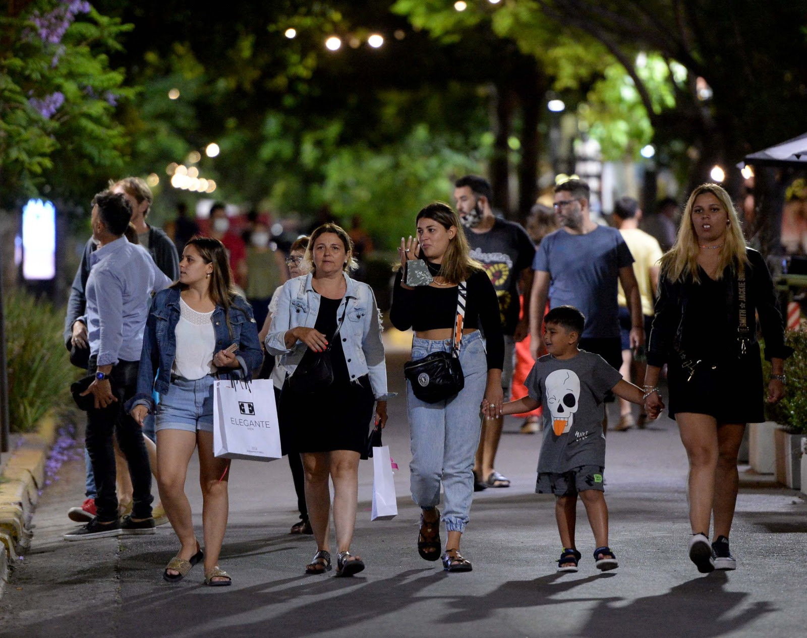 Los centros comerciales reciben la Navidad con actividades especiales en La Noche de los Descuentos