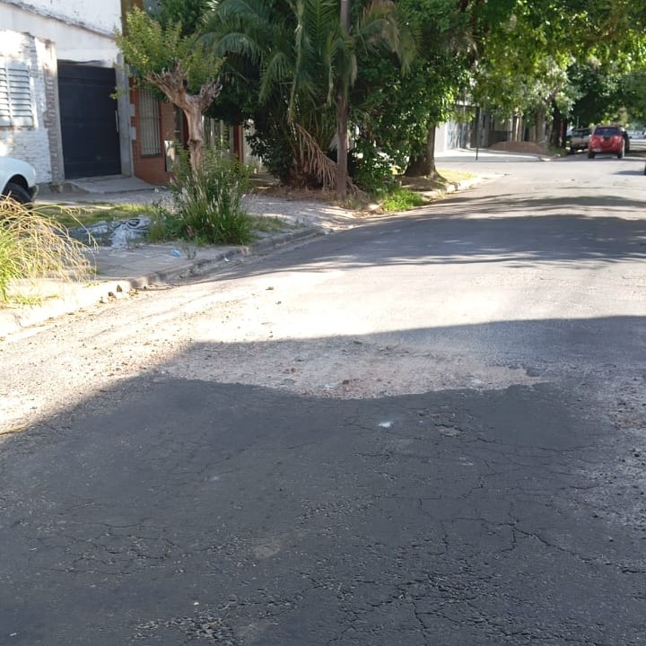 Calle destruida en el límite con Altos de San Lorenzo