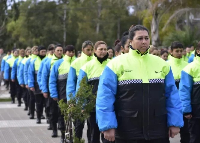 Municipales que no cobraron medio aguinaldo hablan de disciplinamiento