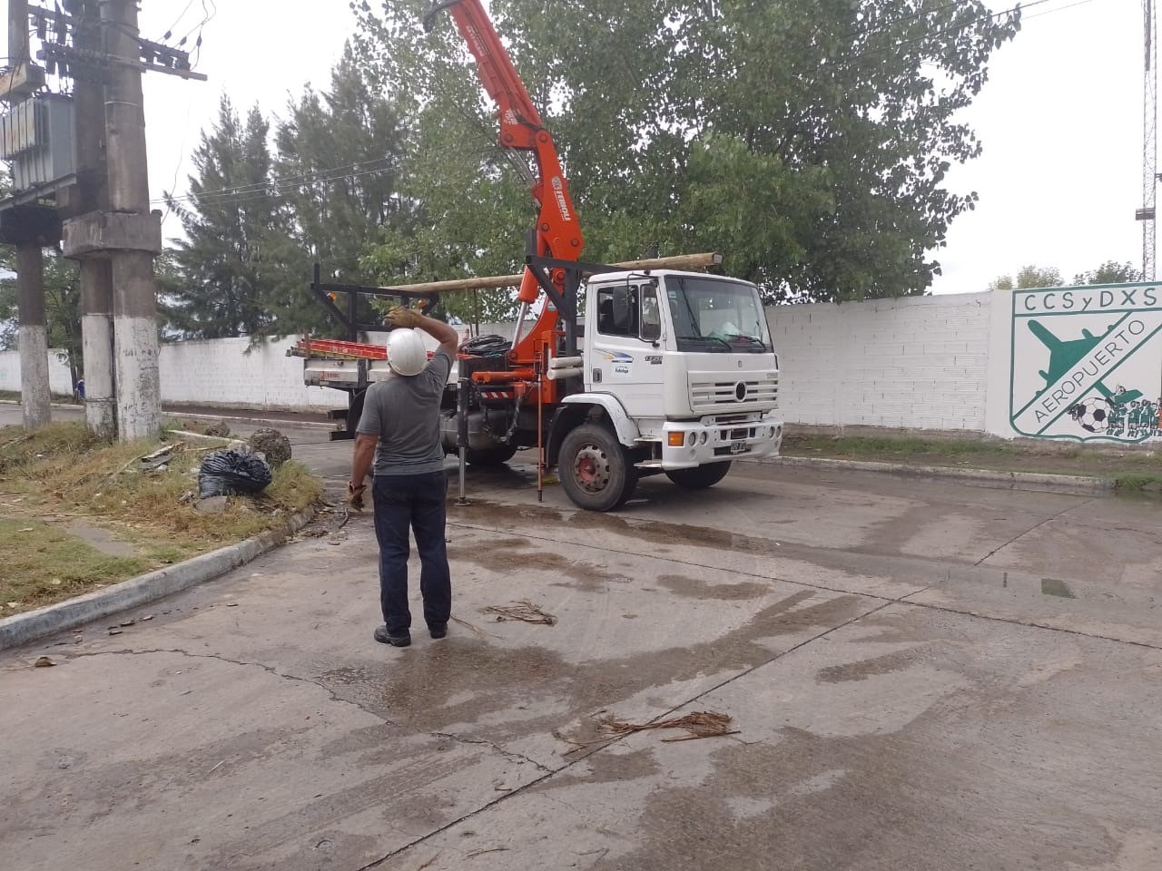 Cortes de luz para hoy y operarios que llamaron la atención