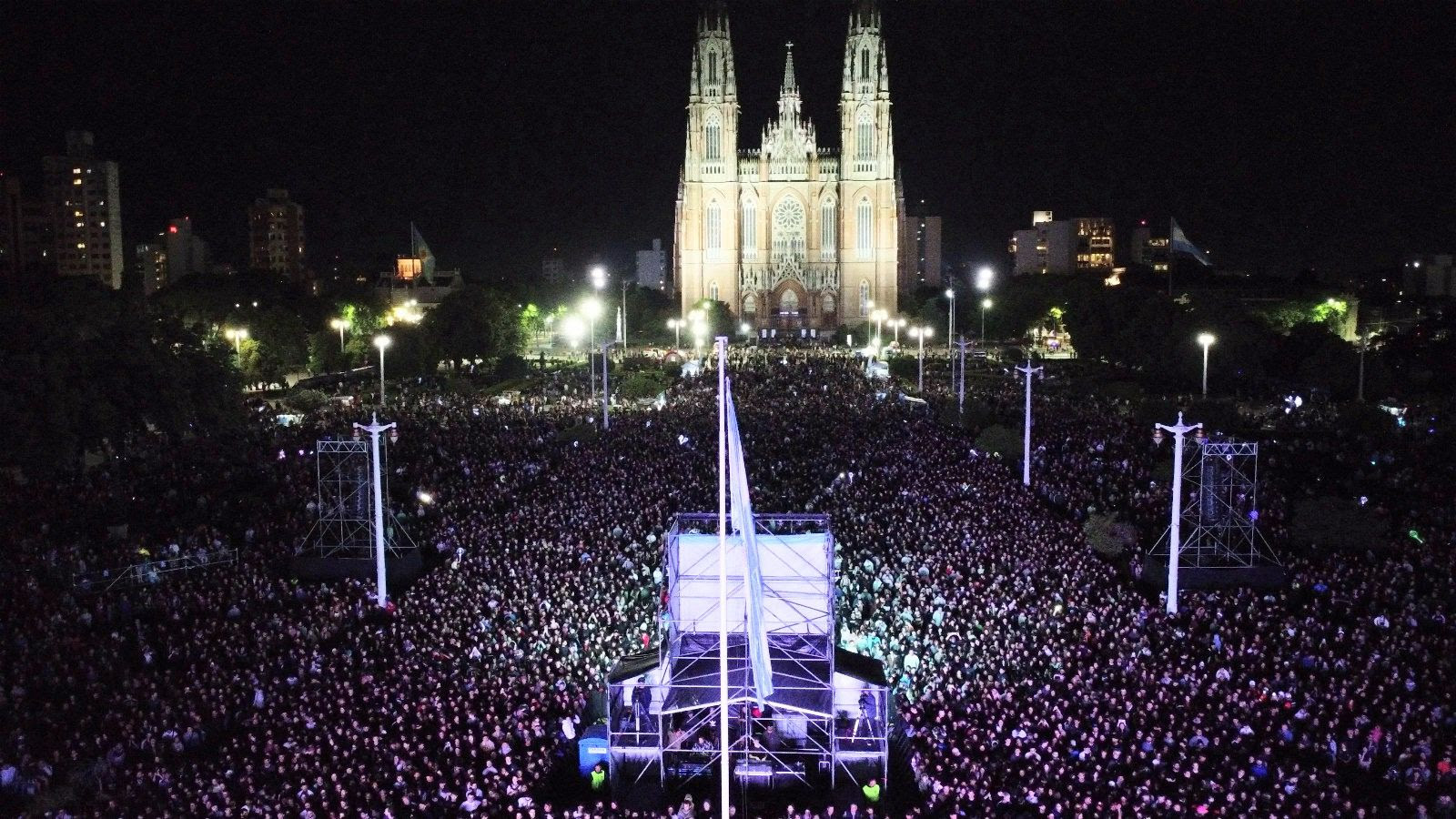 Más de 125 mil personas llenaron Plaza Moreno en los festejos por el 142 aniversario de La Plata