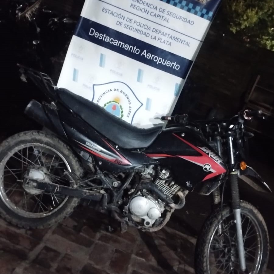 Lo detuvieron en 609 y 117 a bordo de una moto con pedido de secuestro