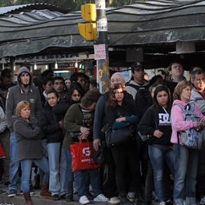 Quejas por falta de colectivos: Vaya avisando que va a llegar tarde