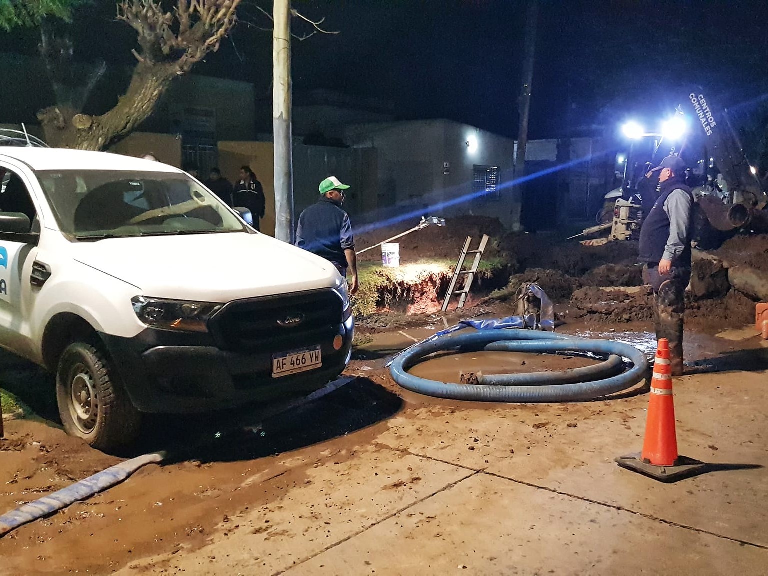 En Los Hornos vecinos están sin agua hace un mes