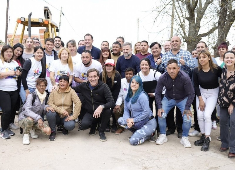 Garro al centro con militantes de Juntos por el Cambio