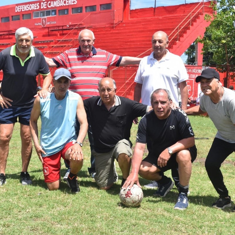 Con sus compañeros de Cambaceres en la actualidad