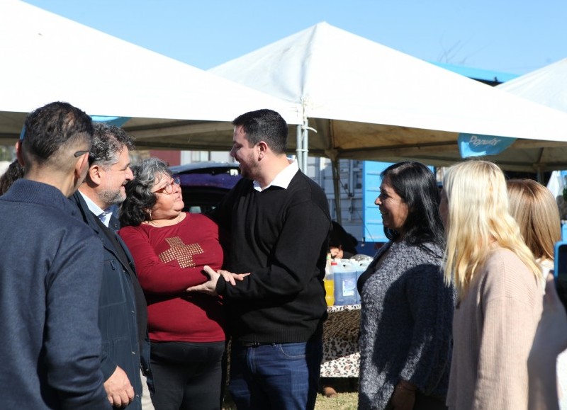 Pablo Elias al centro, intendente interino.