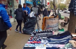 Siguen las intimaciones a los vendedores ambulantes para que liberen la vía pública