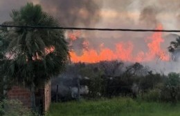 Vecinos de Villa Elvira en alerta ante la quema de pasto y el temor del intrusaje en terrenos