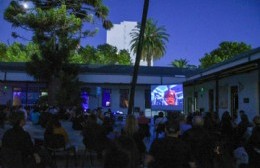 Hoy Viernes: Cine al aire libre en el Playón de Meridiiano V