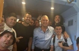 El intendente Alak se subió al tren con los militantes