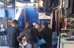 Terrible pelea de mujeres habría sucedido cuando se desarrollaba la Feria de 96