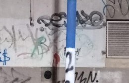 Estaba haciendo pintadas en Plaza España y los metieron presos