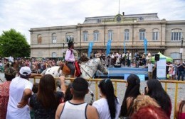 Se celebró el Día de la Tradición con un multitudinario desfile en Meridiano V