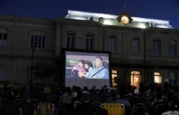 Cine Móvil en La Plata: la vida de Gilda y el animé de Miyazaki conquistan las pantallas al aire libre