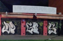 Adentro: Dos grafiteros terminaron detenidos en 7 y 81