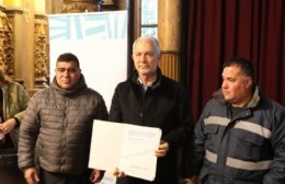 Alak encabezó un acto de reparación de legajos de trabajadores municipales desaparecidos