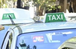 Los taxistas quieren una bajada de mil pesos y una ficha de cien