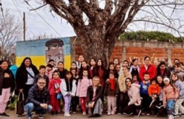 Chicos y chicas de Villa Elvira conocieron el Teatro Coliseo Podestá