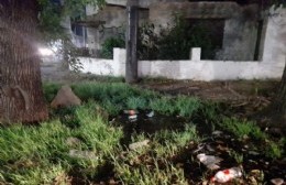 Avenida 72 y 13: La vereda se encuentra desbordada de agua