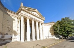 Cementerio de La Plata: Con puertas cerradas no entran chorros