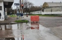 Altos de San Lorenzo: Vecinos denuncian que el agua servida recorre los cordones