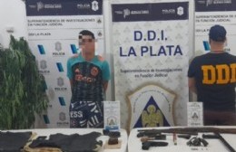 Villa Elvira: vendía drogas y encima le encontraron armas de fuego