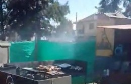 Un parrillero salió a repartir choripanes en el Día del Niño