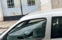 Ensenada: Atraparon a un hombre rompiendo los cristales de un auto