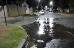 Sin agua en la casa pero con una laguna en la esquina