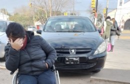 Berisso: El drama de una madre que lucha para que no estacionen en el paso para discapacitados