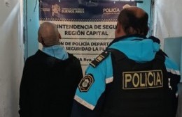 Escándalo en 13 y 72 con dos trapitos a los piedrazos