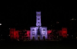 El Palacio Municipal se iluminó con los colores de Estudiantes de La Plata