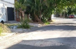 Calle destruida en el límite con Altos de San Lorenzo