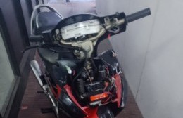 Dos detenidos por llevar una moto robada