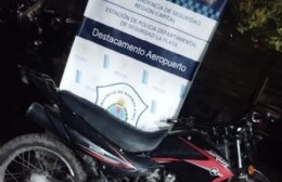 Lo detuvieron en 609 y 117 a bordo de una moto con pedido de secuestro