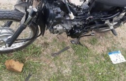 Presos: Estaban desarmando una moto robada