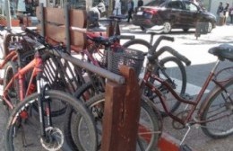 Piden que se incorporen los bicicleteros a las paradas del Tren Universitario