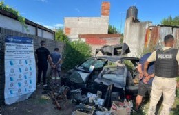 Tenían un desarmadero de autos y motos en una casa de Los Hornos