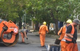 La Municipalidad sumó más kilómetros de bacheo: En Villa Elvira anotó 12 bis entre 80 y 81