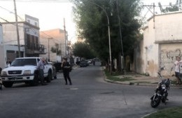 Accidente de moto y un auto en Berisso con lesionados